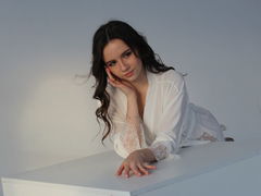AmberWatts - female with brown hair and  small tits webcam at LiveJasmin