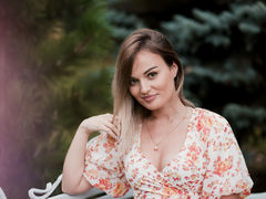 VeronicaMilson - female with brown hair webcam at LiveJasmin