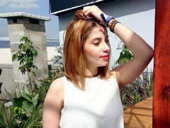 MariahCasas - female with brown hair webcam at LiveJasmin