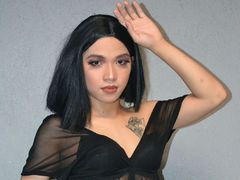 AxelFox - shemale with black hair webcam at LiveJasmin