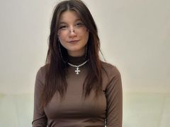 BellaNeall - female with brown hair webcam at LiveJasmin