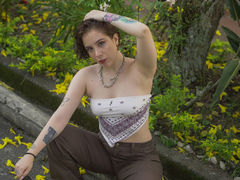 BonnieCrof - female with red hair webcam at LiveJasmin