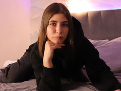 CarolineJonse from LiveJasmin