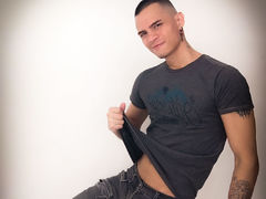 CarrazcoAngell - male webcam at LiveJasmin