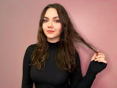 CatherineGlow - female with brown hair and  big tits webcam at ImLive
