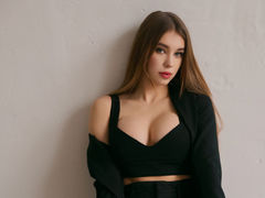 ChloeBitelly - female with brown hair and  big tits webcam at LiveJasmin