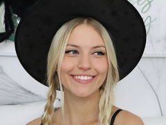 ChloeReed - blond female webcam at LiveJasmin