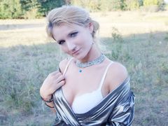 ChristineEve - blond female webcam at LiveJasmin