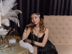 DaphneWood - female with brown hair and  small tits webcam at LiveJasmin