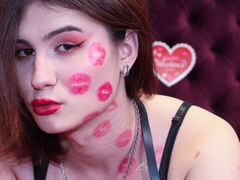 DaryaBlacken - shemale with brown hair webcam at LiveJasmin