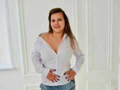 DayanaSalazar - female with brown hair webcam at xLoveCam