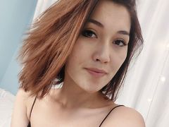 DolceAliana - female with brown hair webcam at LiveJasmin