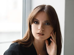 EllaArdolf - female with brown hair webcam at LiveJasmin