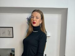 ElwynaGrandon - female with brown hair and  big tits webcam at LiveJasmin
