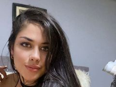 EmiliaRosa - female with black hair webcam at LiveJasmin