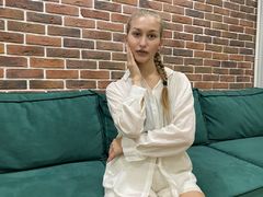 EmilyKingsman - blond female webcam at LiveJasmin