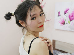 EmilyNilson - female with brown hair and  small tits webcam at LiveJasmin