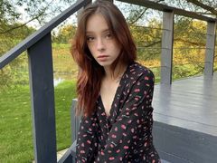 EmmaBerys - female with brown hair webcam at LiveJasmin