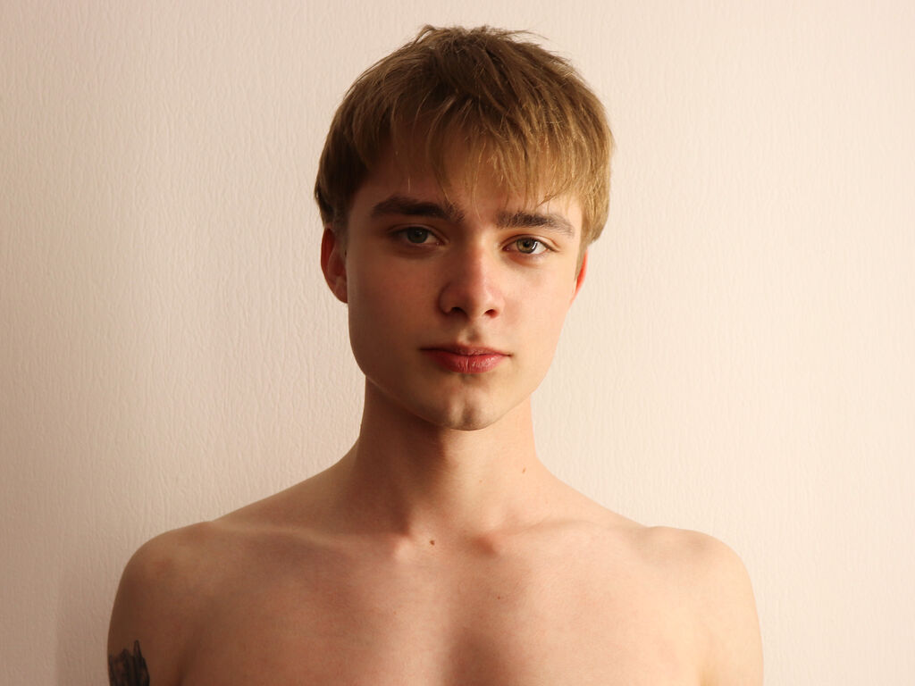 EugeneKern - male webcam - SexCamDB.com