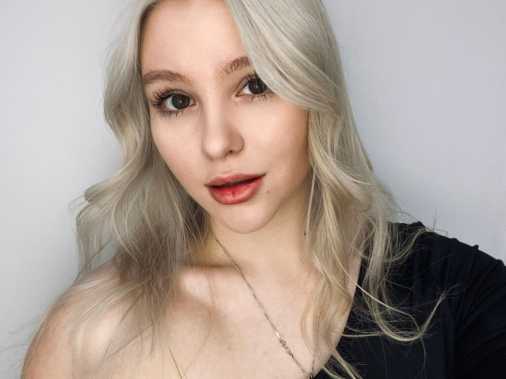 Evajamesi Big Titted Blond Female Webcam 