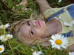 EvaEdenis - blond female webcam at LiveJasmin