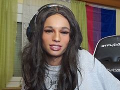 FloLuna - shemale with black hair webcam at LiveJasmin