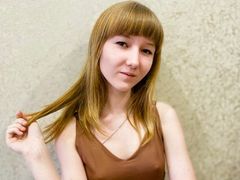 FloraDeryse - female with brown hair webcam at ImLive