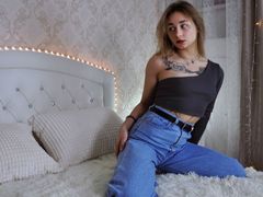 FoxyCarter - blond female webcam at LiveJasmin