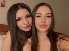 GladysAndRexanne - female with brown hair webcam at LiveJasmin