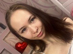 GladysDryer - female with brown hair webcam at LiveJasmin