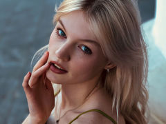 GraseGlamur - blond female webcam at LiveJasmin