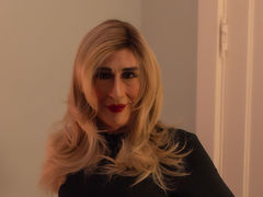 HelenaHunt - blond shemale webcam at LiveJasmin