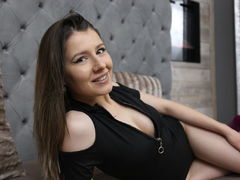 InnesRusso - female with brown hair and  big tits webcam at ImLive