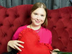 IrisFane - female with brown hair and  big tits webcam at LiveJasmin