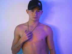 IsaakEfron - male webcam at LiveJasmin