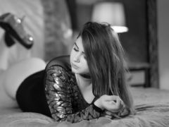 IsabellaPeace - female with brown hair and  big tits webcam at LiveJasmin