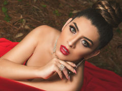 IssaOr - shemale with brown hair webcam at LiveJasmin