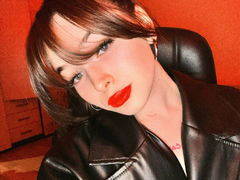 IvyRey - female with brown hair webcam at LiveJasmin