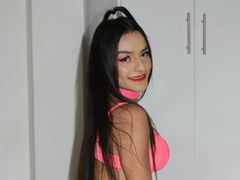 JulianaScoot - shemale with black hair webcam at LiveJasmin