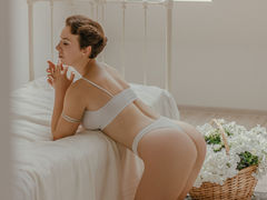 KateWass - female with brown hair webcam at LiveJasmin