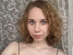 KellyHartman - female with brown hair webcam at LiveJasmin