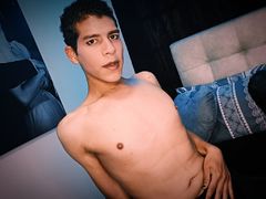 KennenHerrera - male webcam at LiveJasmin