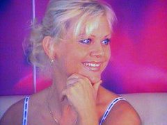 GinaBorn - blond female with  big tits webcam at LiveJasmin