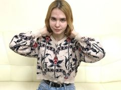 LasyRed - blond female webcam at xLoveCam