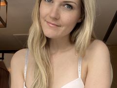 LauraJune - blond female with  small tits webcam at LiveJasmin