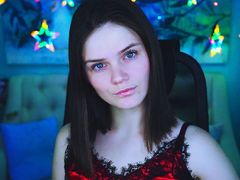 LauraRyan - female with brown hair webcam at LiveJasmin