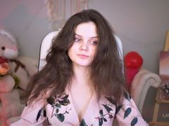 LauraRyan - female with brown hair webcam at LiveJasmin