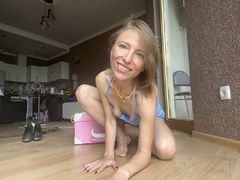 LeanaJoyce - blond female webcam at LiveJasmin