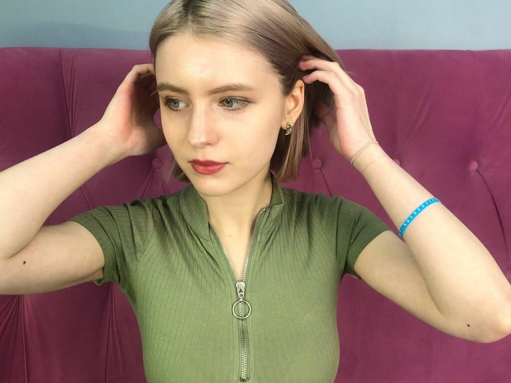 Leonastone Small Boobed Blond Teen Girl Webcam