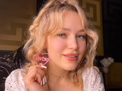 LiaRudo - blond female webcam at ImLive